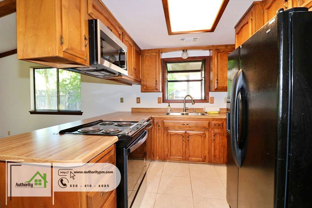 1744 Kildare Dr - Photo 6 of 20