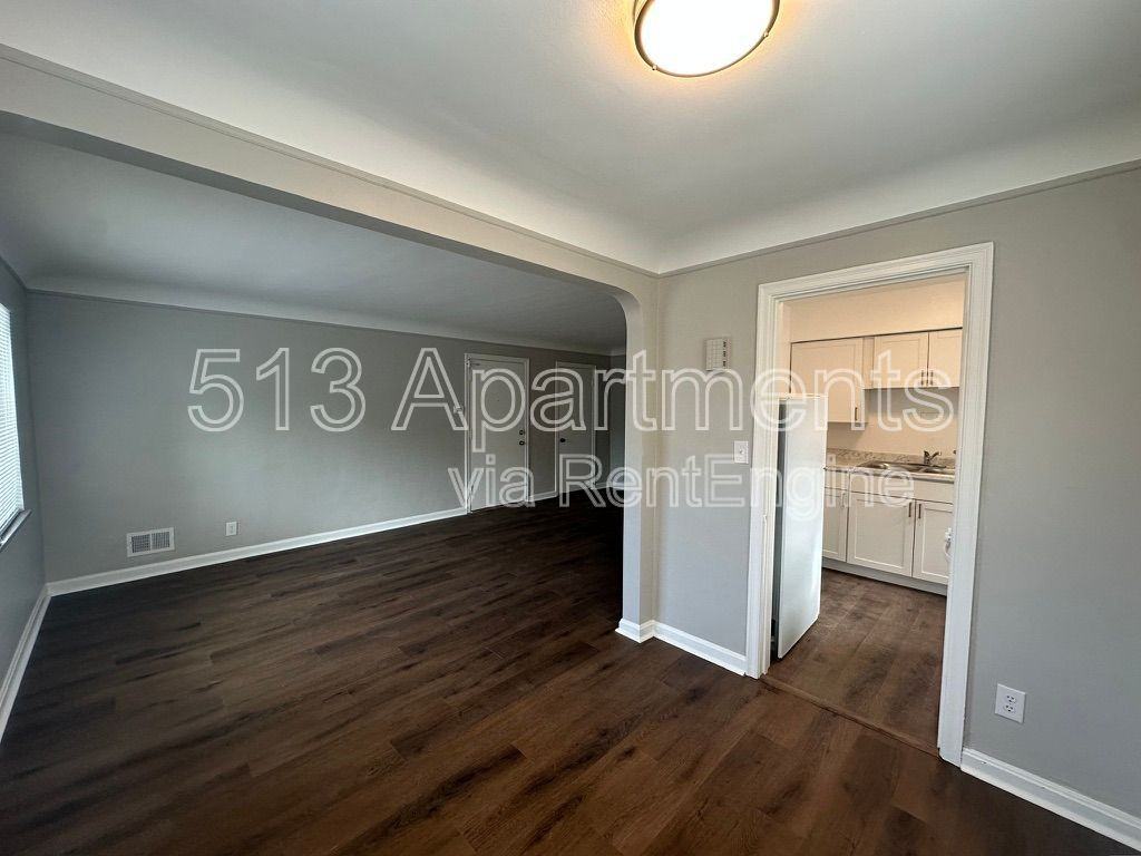 1649 Anita Pl #3 - Photo 3 of 9