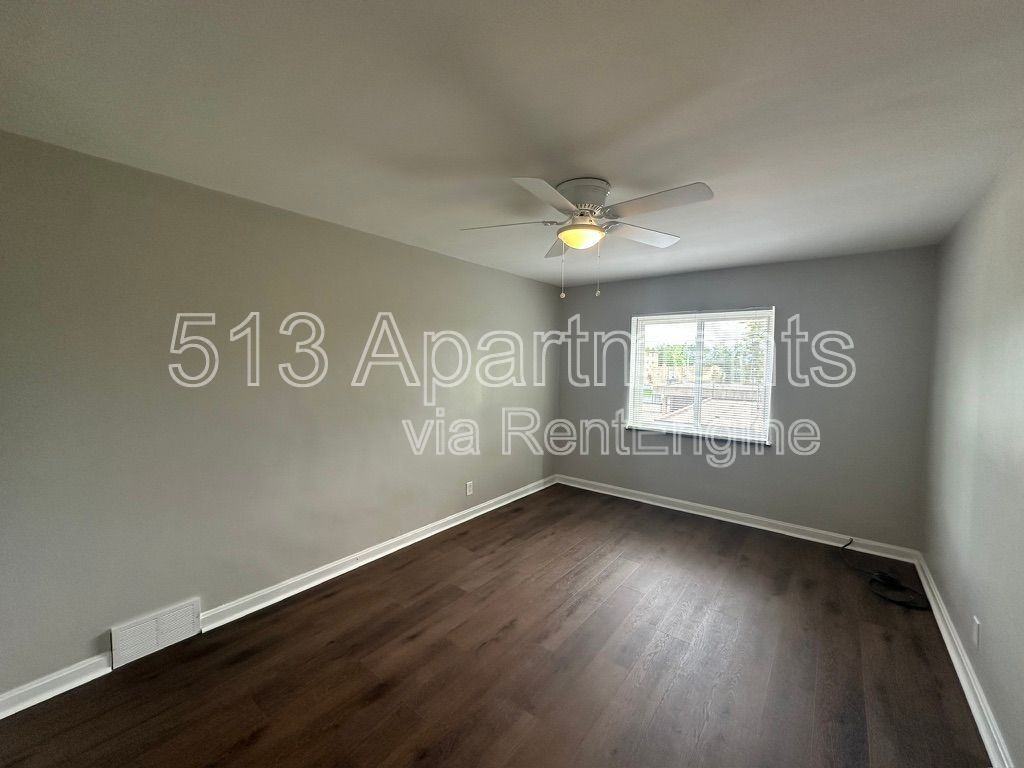 1649 Anita Pl #3 - Photo 4 of 9