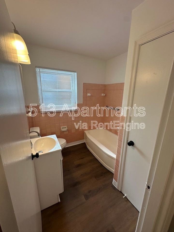 1649 Anita Pl #3 - Photo 7 of 9