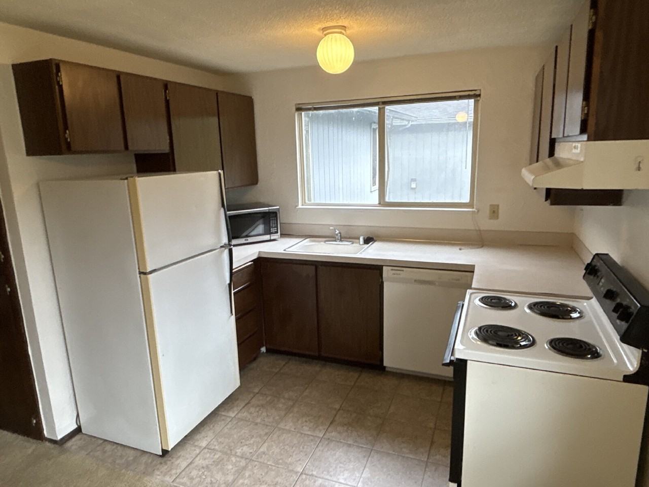 1923 Garden Ave Apt 4 - Photo 3 of 12