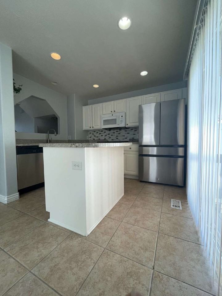 392 E Braidhill Dr - Photo 7 of 12