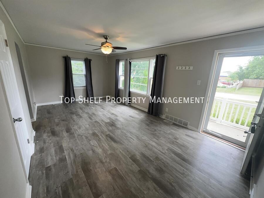 903 Payton Ave - Photo 2 of 12