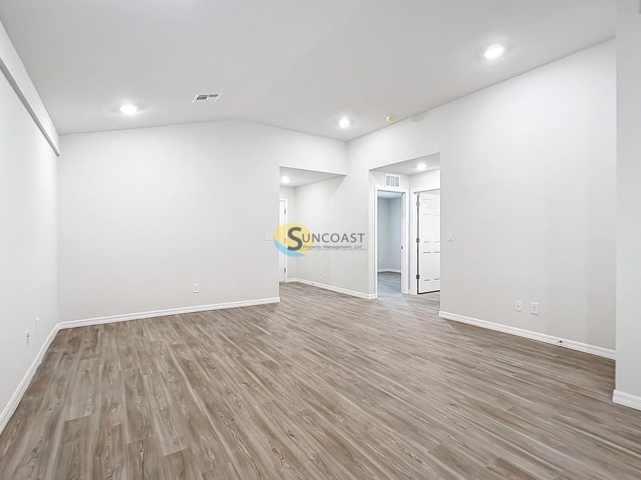 17142 Nixon Ave - Photo 3 of 22