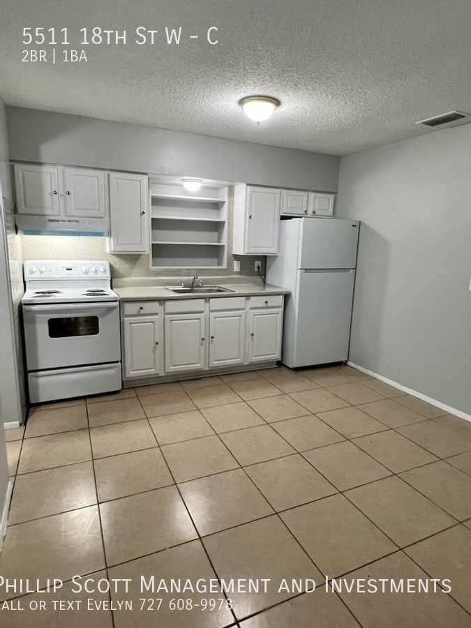 5511 18th St W #C - Photo 2 of 4