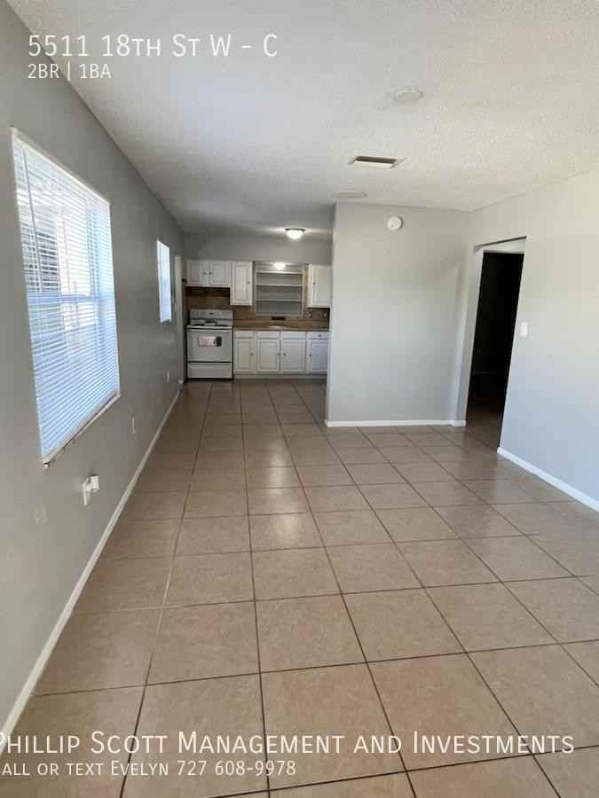 5511 18th St W #C - Photo 3 of 4
