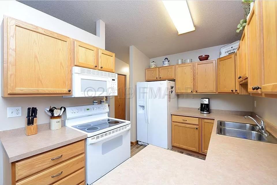 2565 Amber Valley Court South #NA - Photo 3 of 16