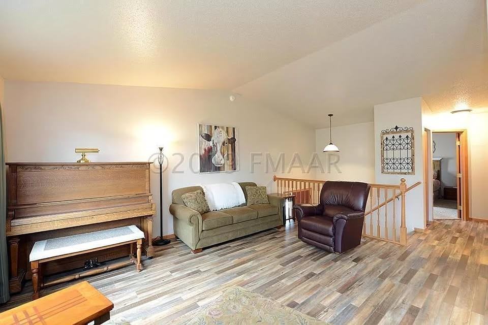 2565 Amber Valley Ct S #NA - Photo 4 of 16