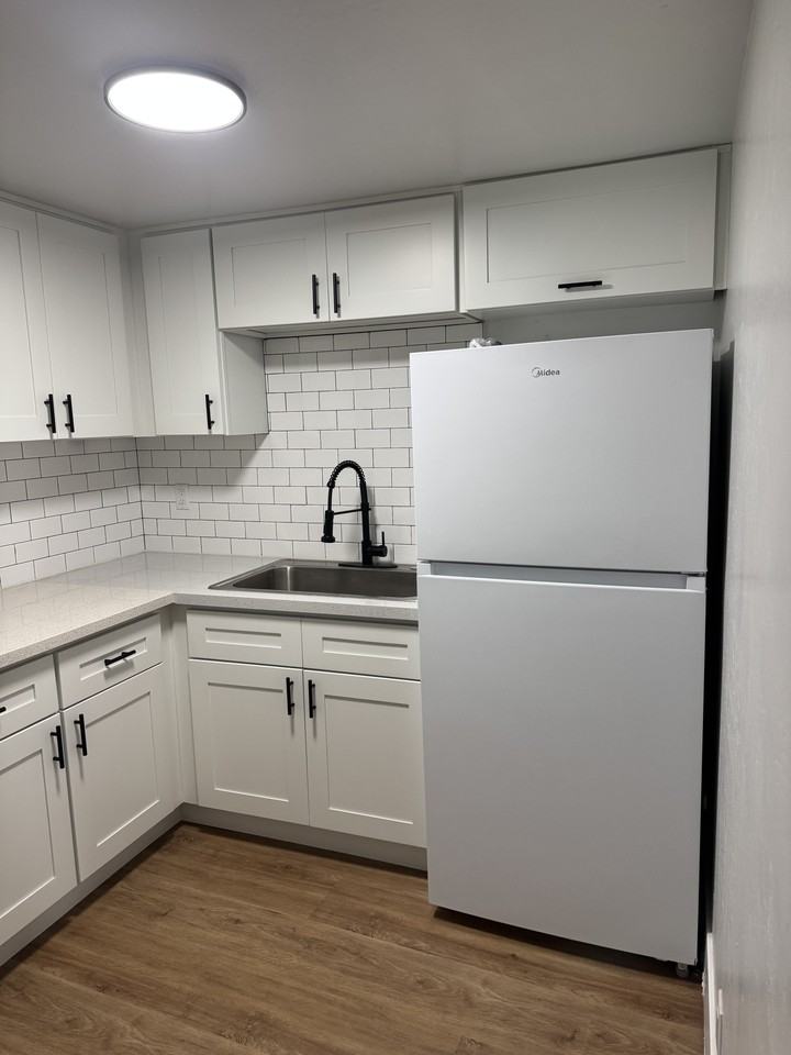 335 S Main Ave - Photo 3 of 10