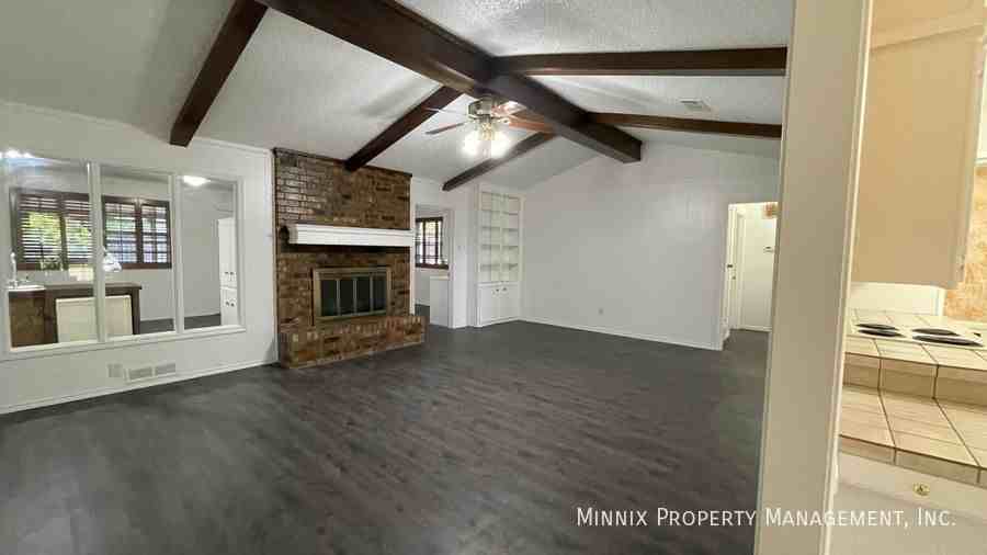 5520 80th St - Photo 6 of 22