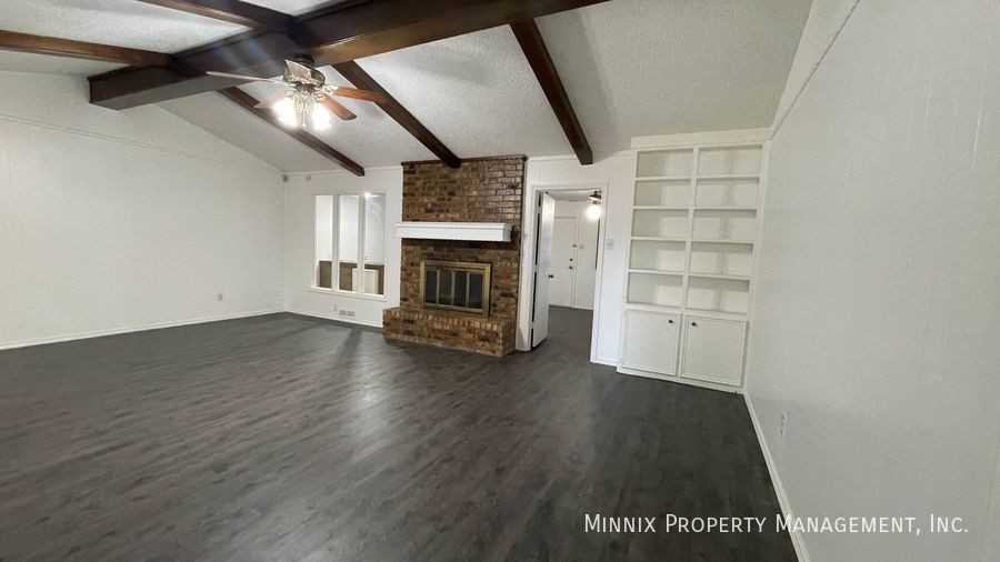 5520 80th St - Photo 7 of 22