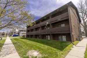 featured image of 1915 Garfield St #12