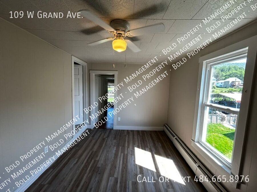 109 W Grand Ave - Photo 3 of 12