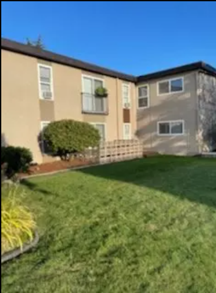 Duchess Apartments - Photo 2 of 4