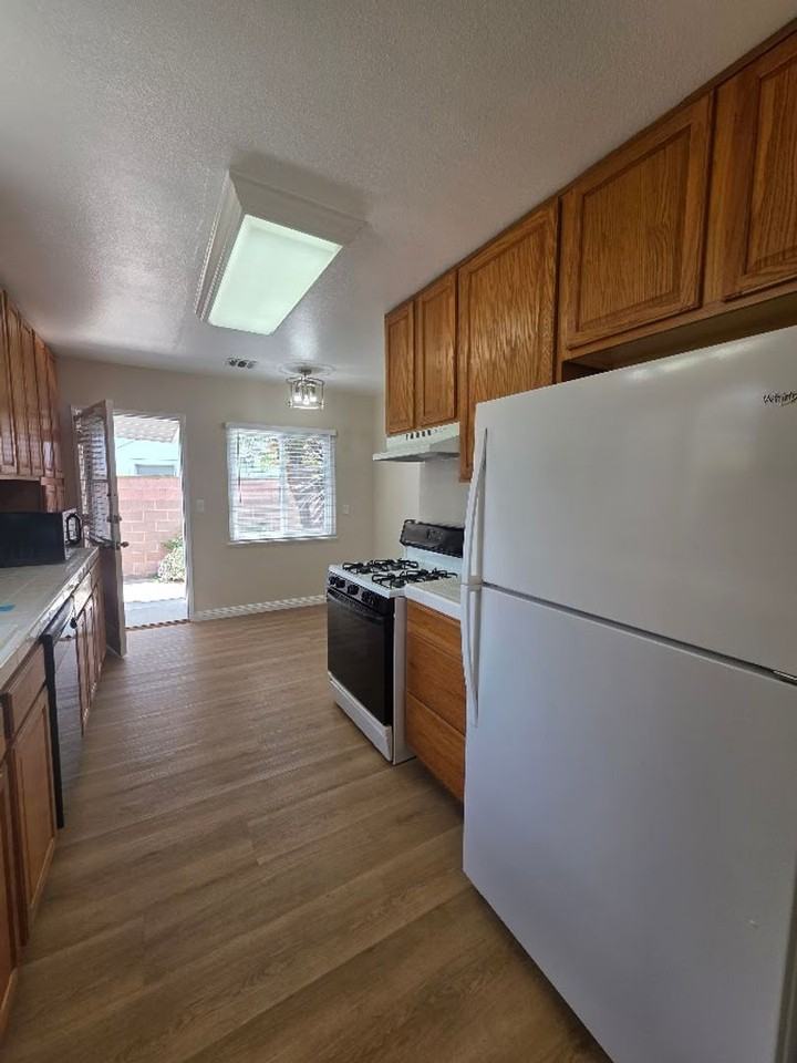 2231 Radnor Ave - Photo 5 of 35