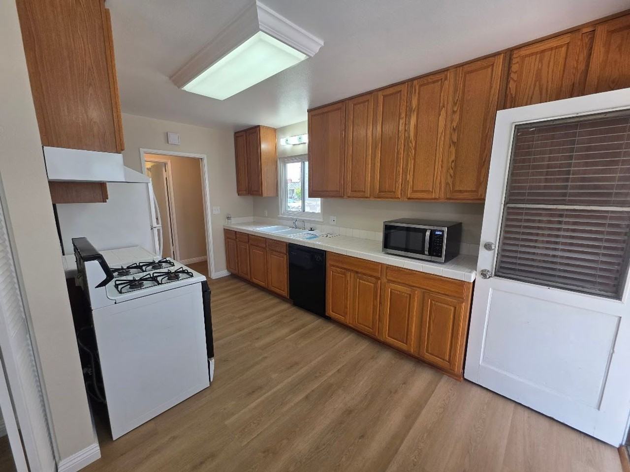 2231 Radnor Ave - Photo 7 of 35