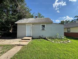featured image of 1015 E 5th St
