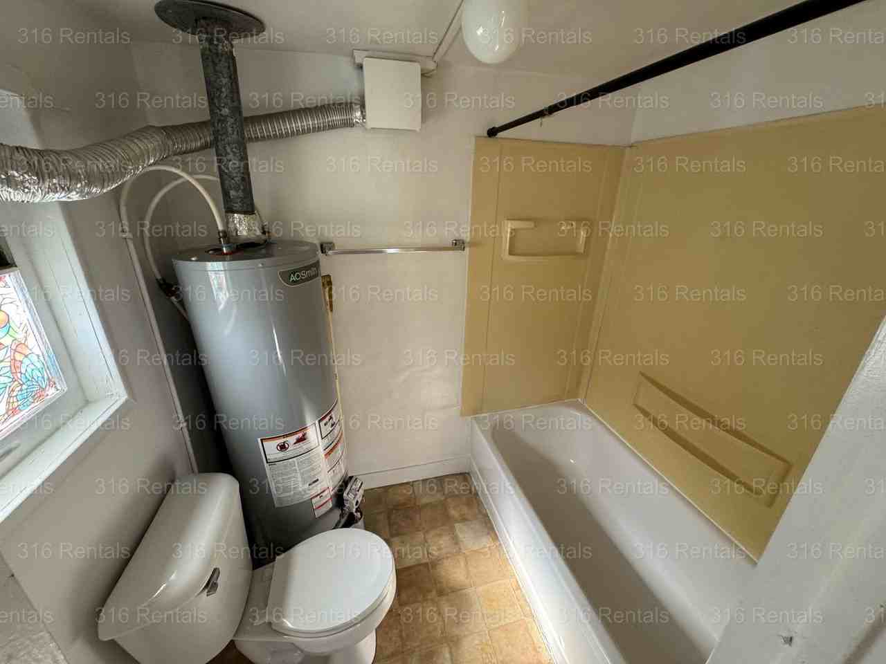 1015 E 5th St - Photo 5 of 6