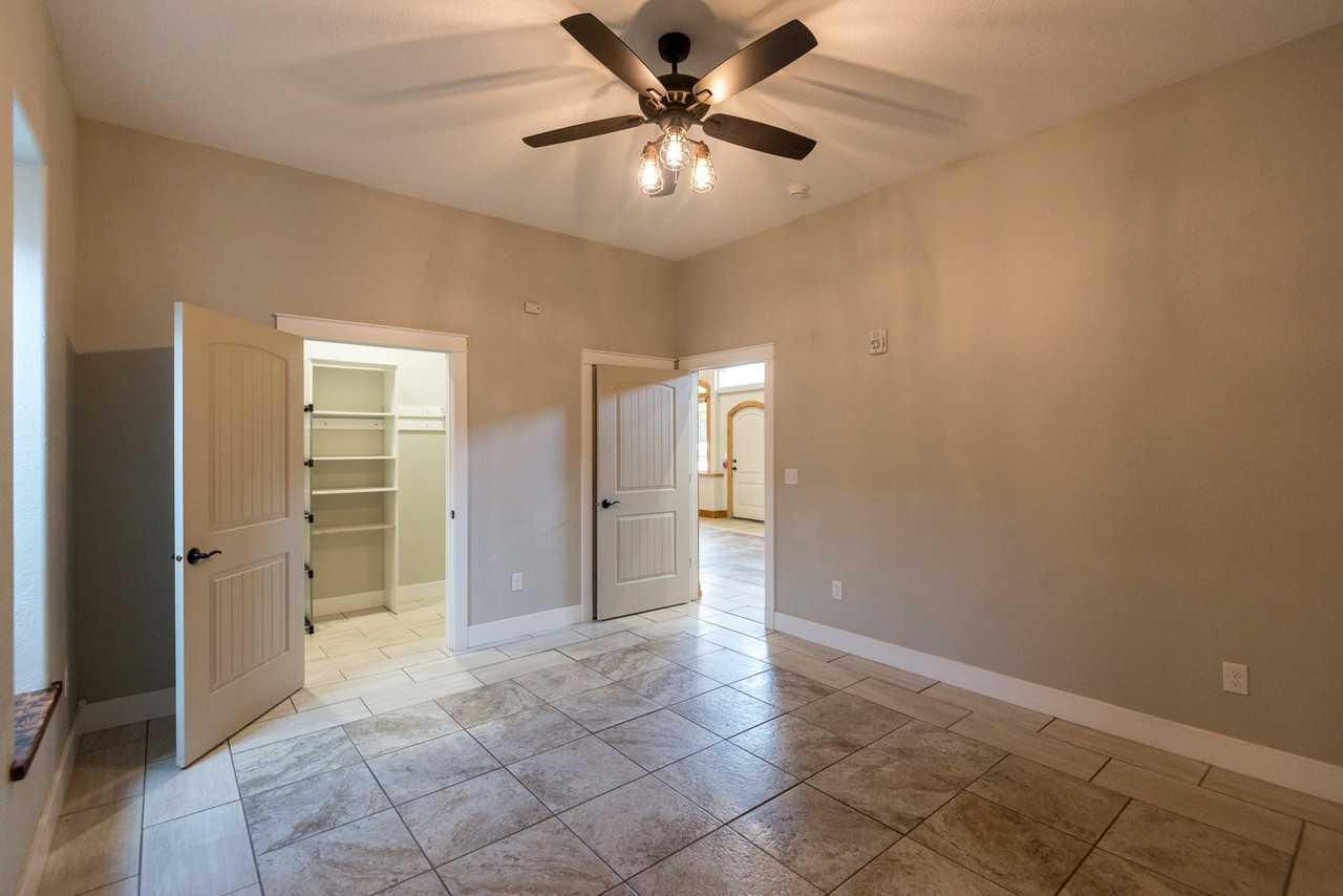819 1st Avenue South - Photo 4 of 9