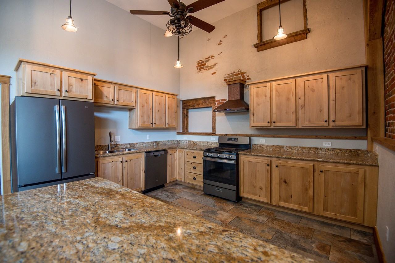 819 1st Avenue South - Photo 6 of 9