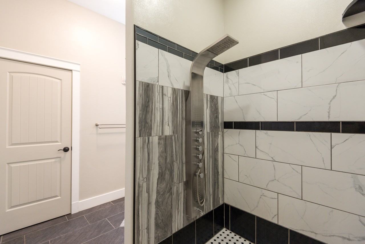 819 1st Avenue South - Photo 7 of 9