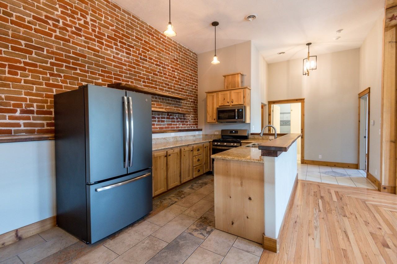 819 1st Avenue South - Photo 3 of 12