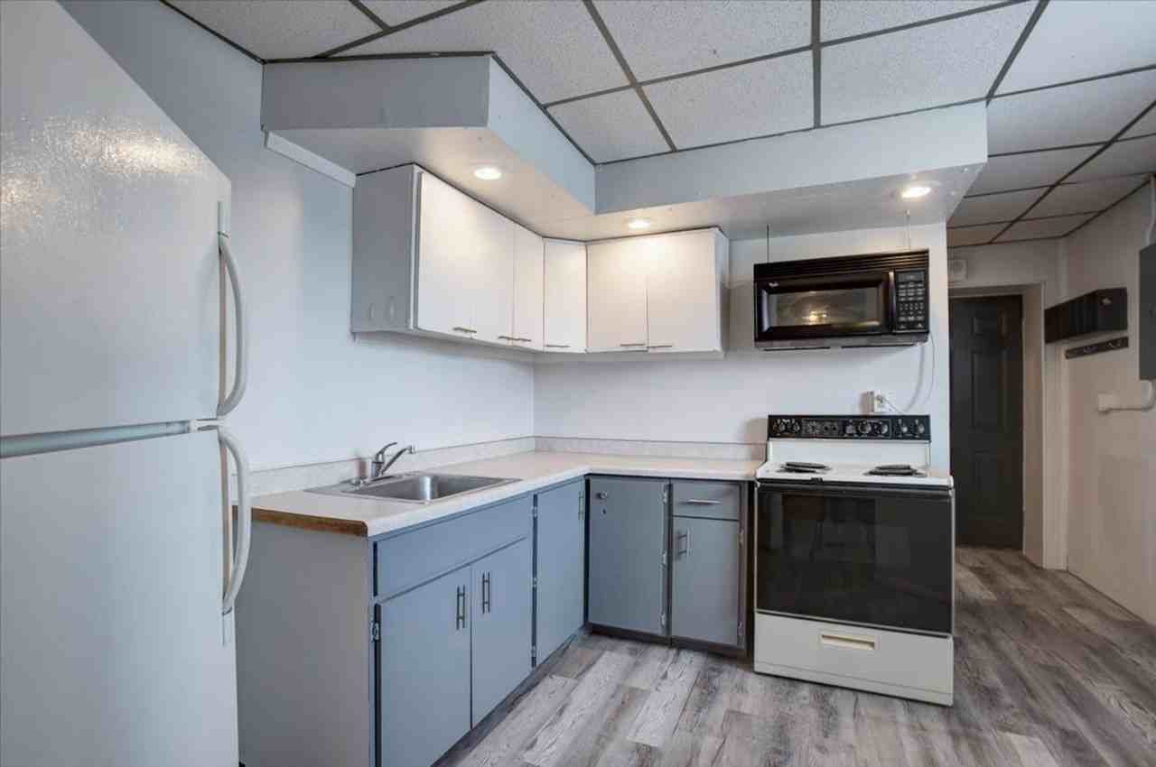620 1/2 Main St E #5 - Photo 5 of 8