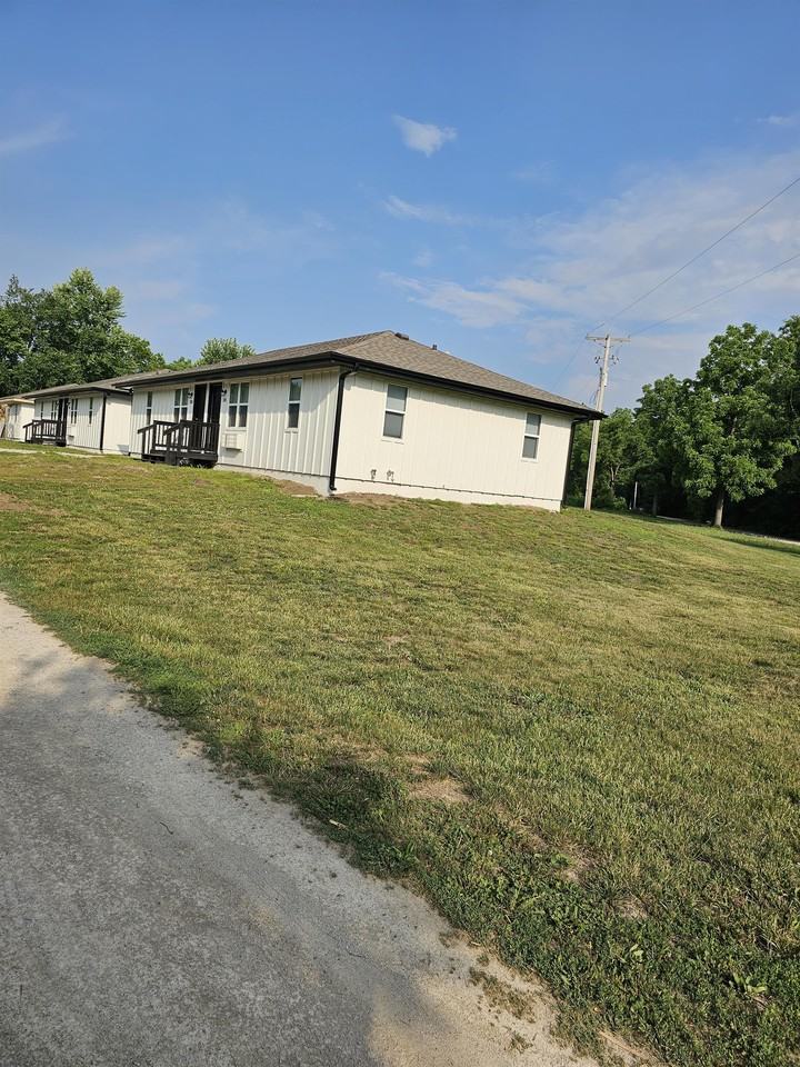 307 Oak Street - Photo 2 of 25