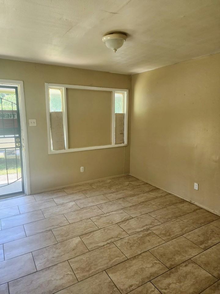 306 East Waldorf Avenue, Unit 2 - Photo 2 of 17