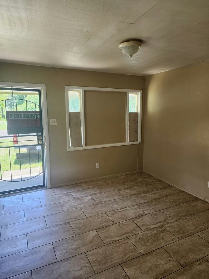 306 East Waldorf Avenue, Unit 2 - Photo 3 of 17