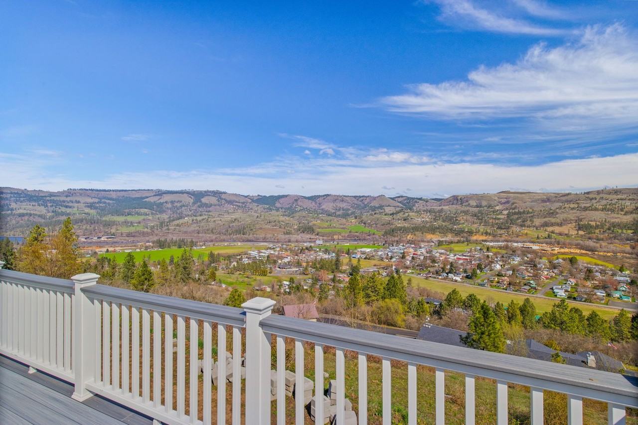 829 Crest - Photo 2 of 12