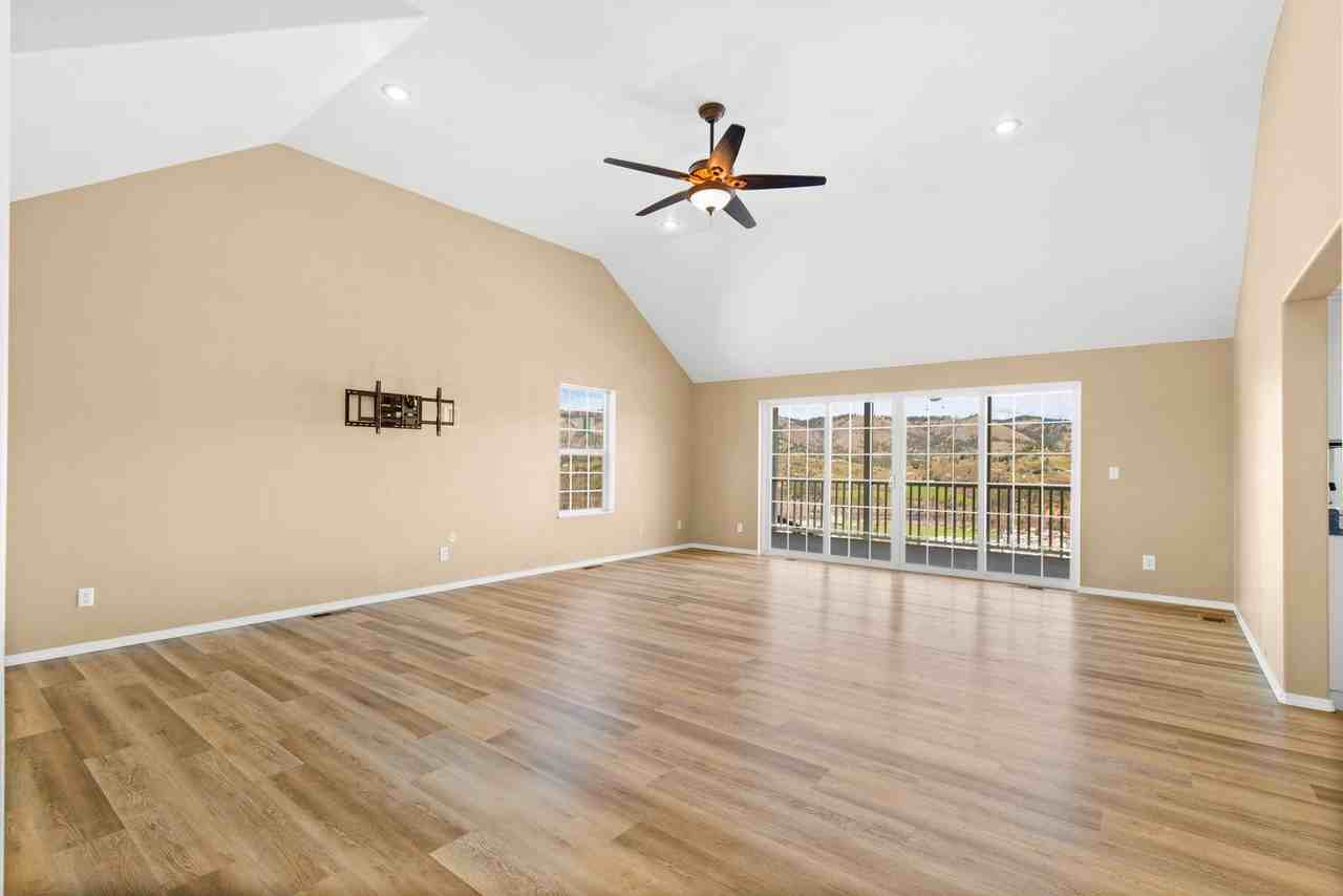 829 Crest - Photo 4 of 13