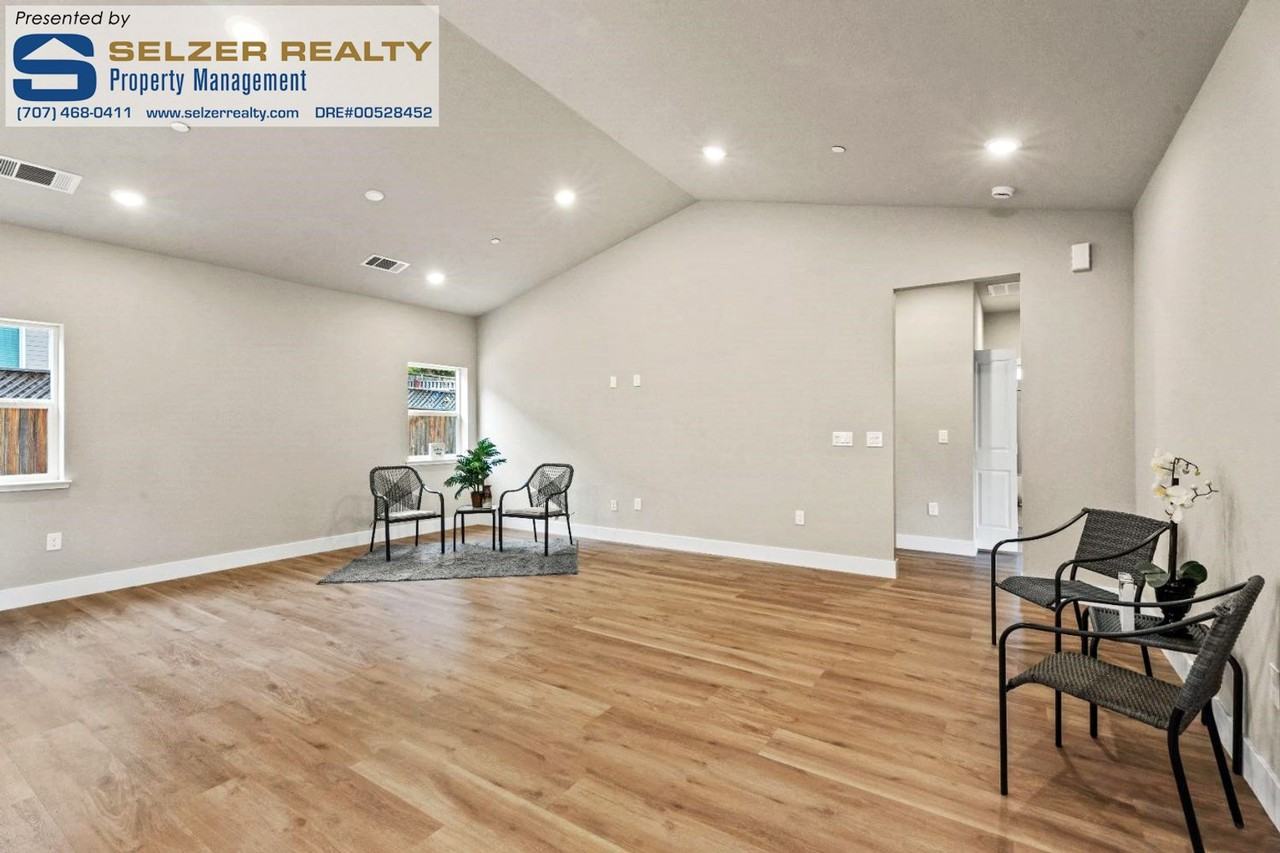 2881 Oak Court Rd - Photo 2 of 16