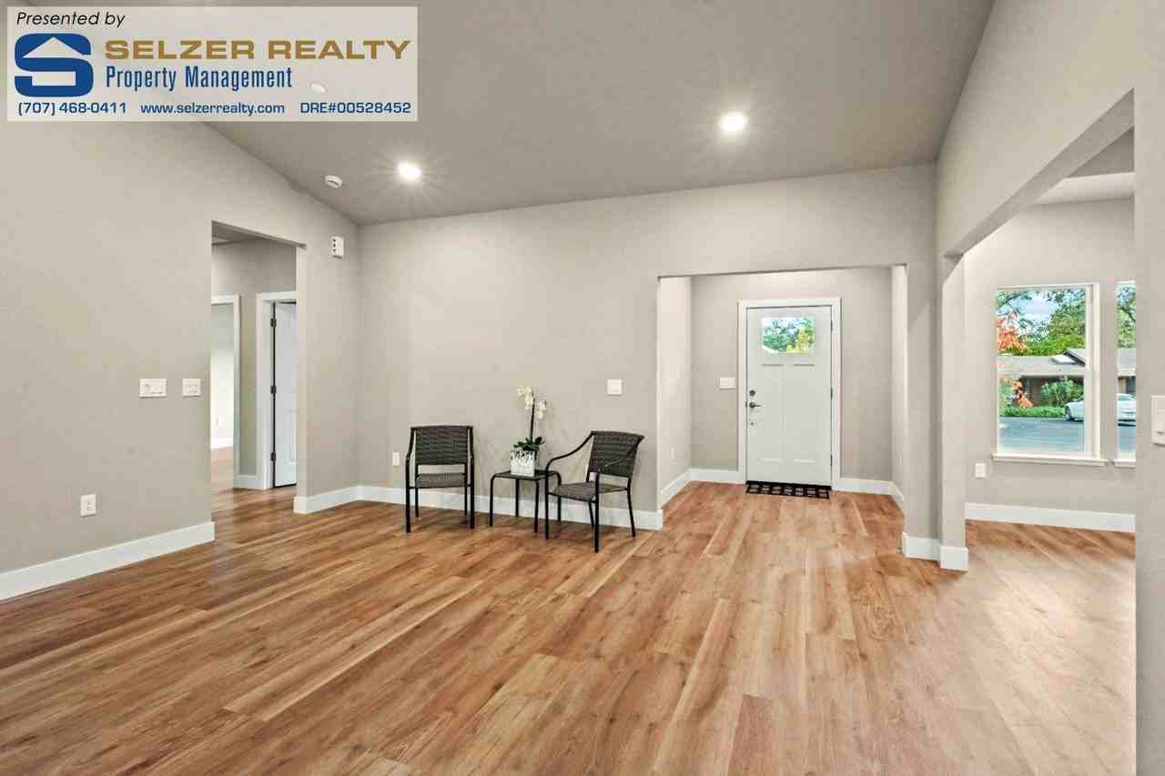 2881 Oak Court Rd - Photo 3 of 16