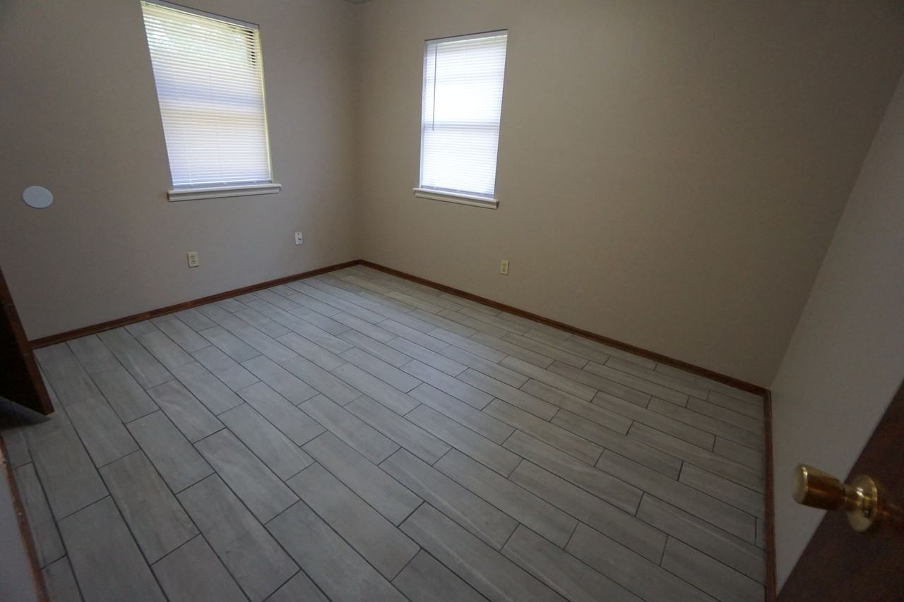 113 S 43rd St - Photo 3 of 13