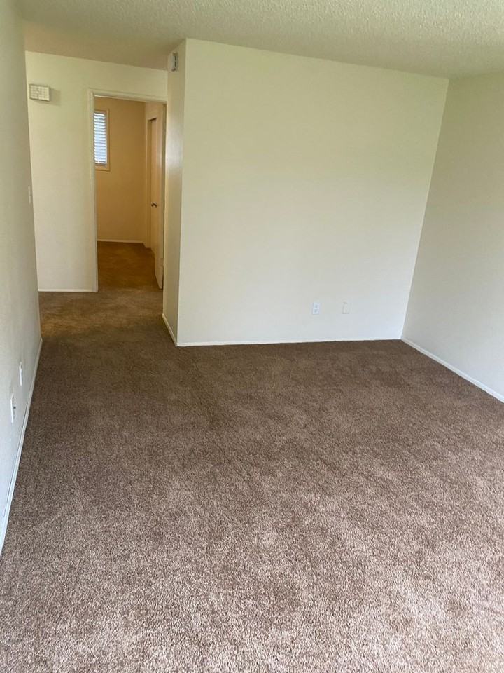 563 Nw Walnut Blvd - Photo 5 of 11