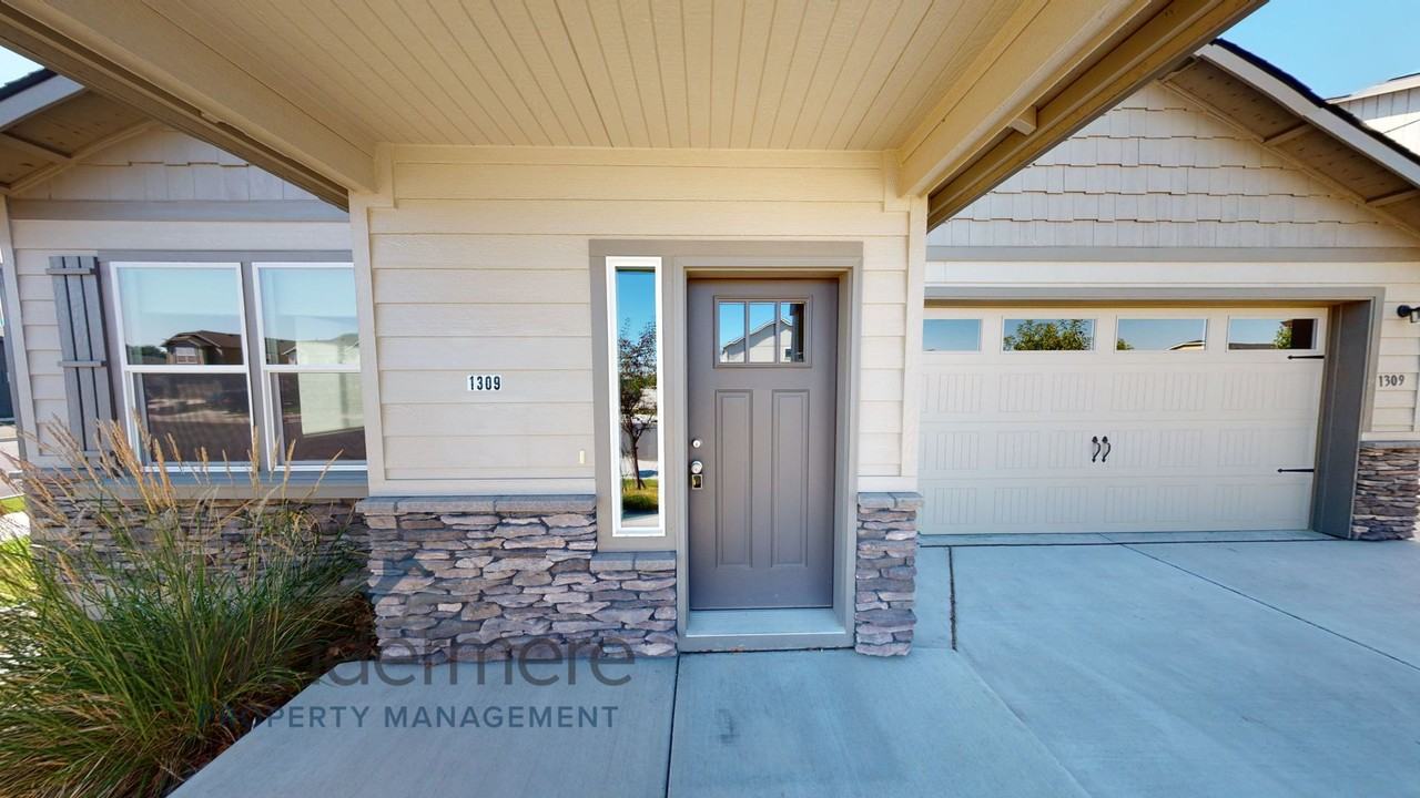 1309 Sw Virginia St - Photo 2 of 22