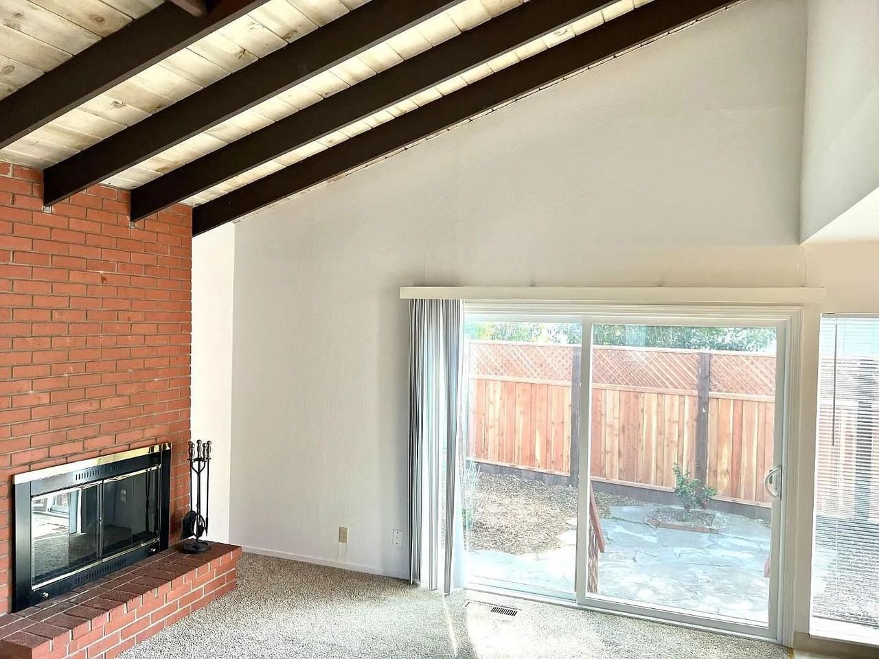 625 Cedar St - Photo 3 of 12