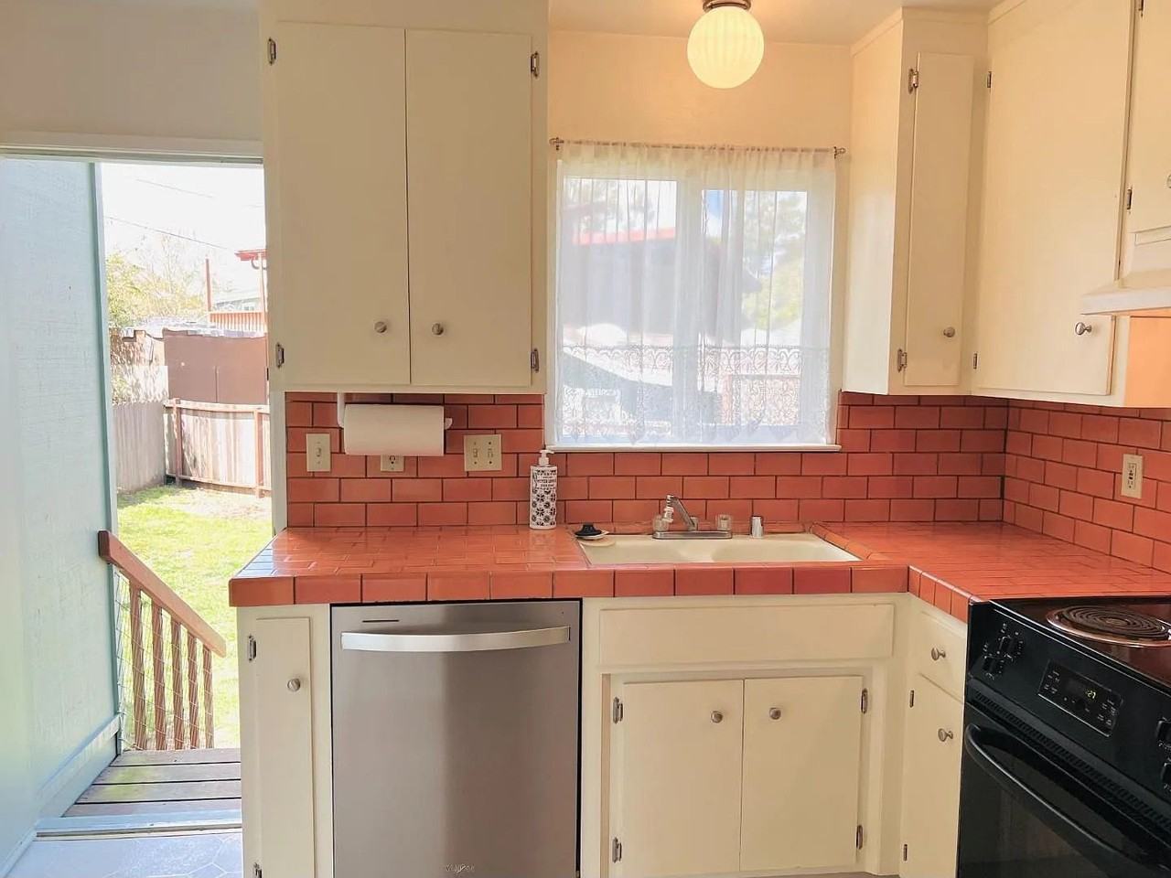 625 Cedar St - Photo 5 of 12