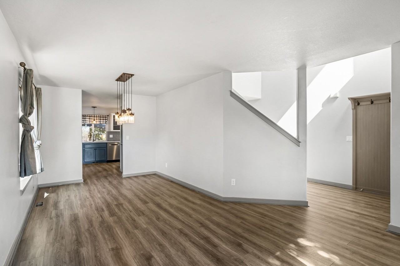 225 Nw 28th St - Photo 3 of 29
