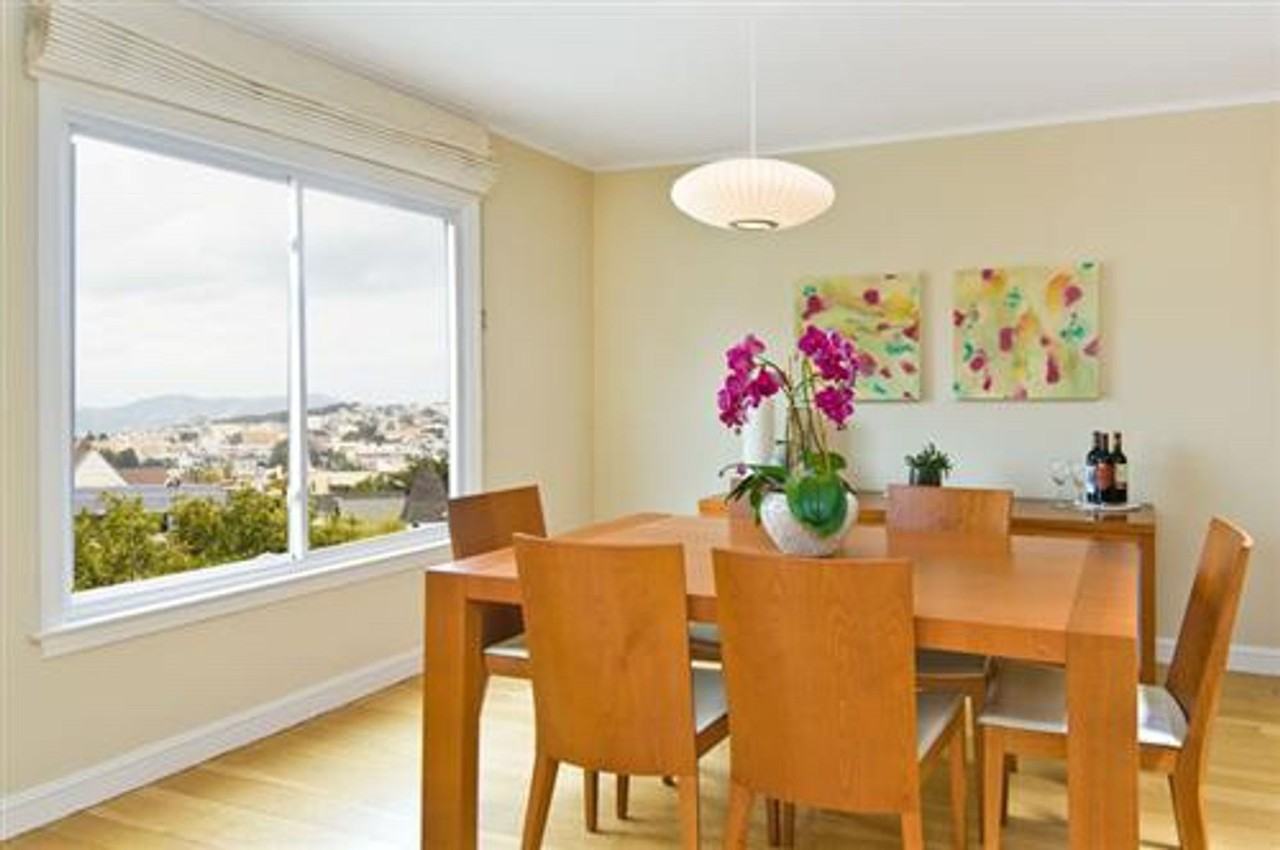 1068 Ashbury St - Photo 3 of 28