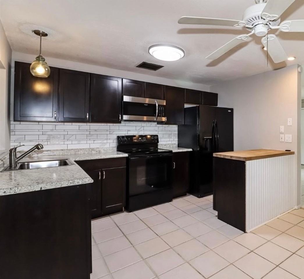 7437 Compton Ln - Photo 3 of 8