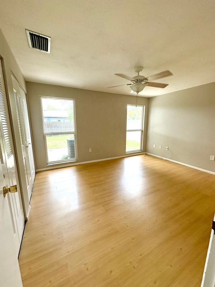 7437 Compton Ln - Photo 4 of 8