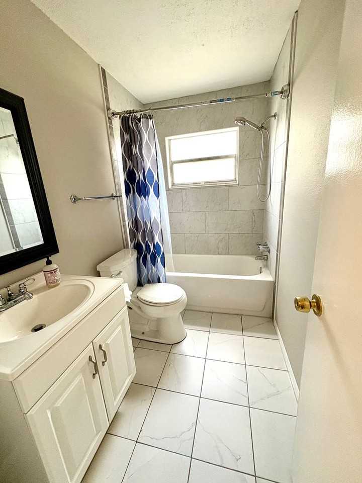 7437 Compton Ln - Photo 5 of 8