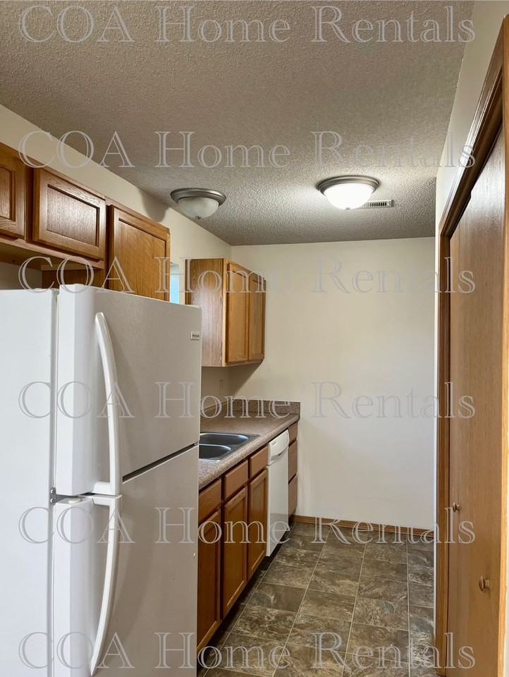 1355 N Cleveland Ave - Photo 3 of 12