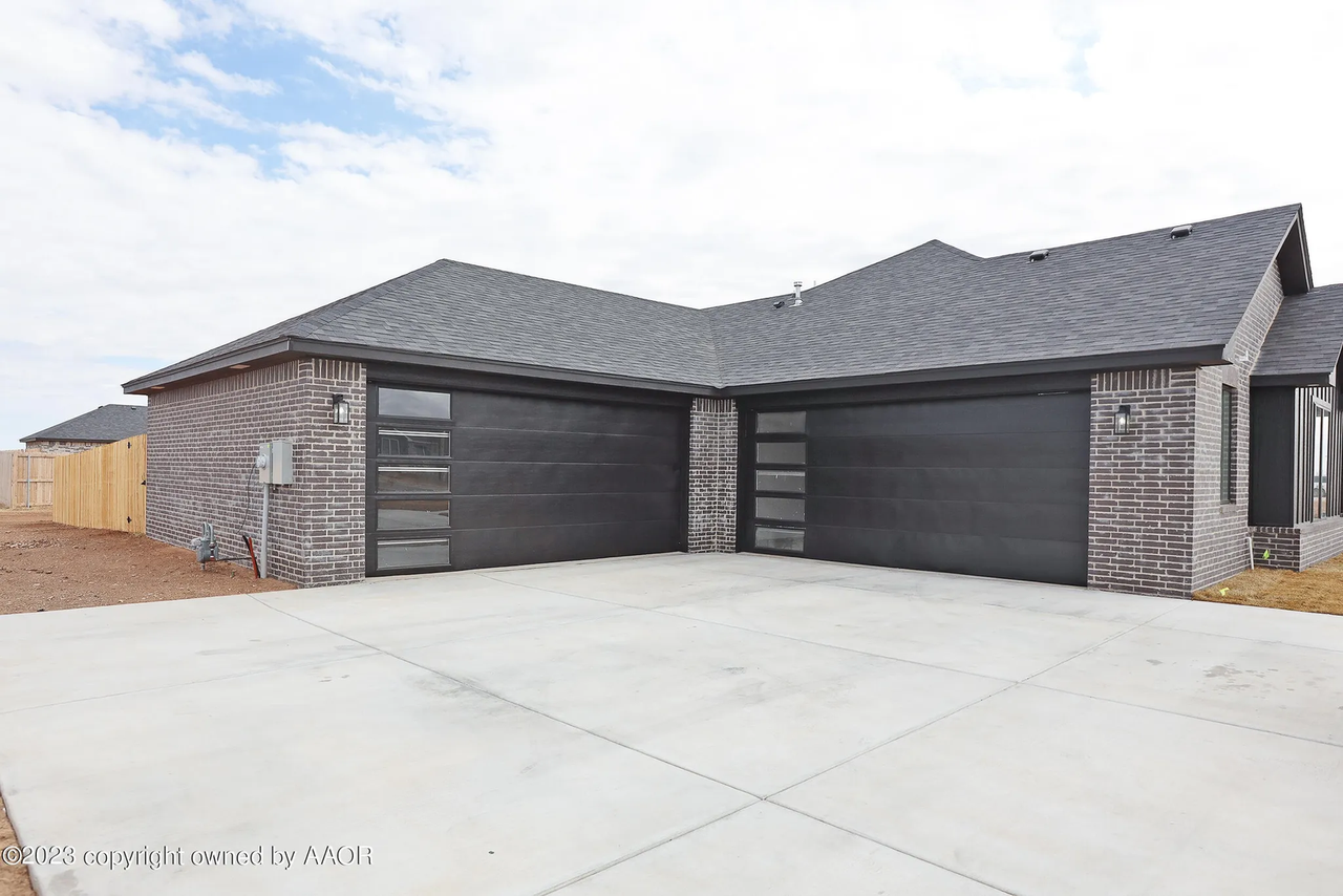 504 Country Club Drive - Photo 2 of 29