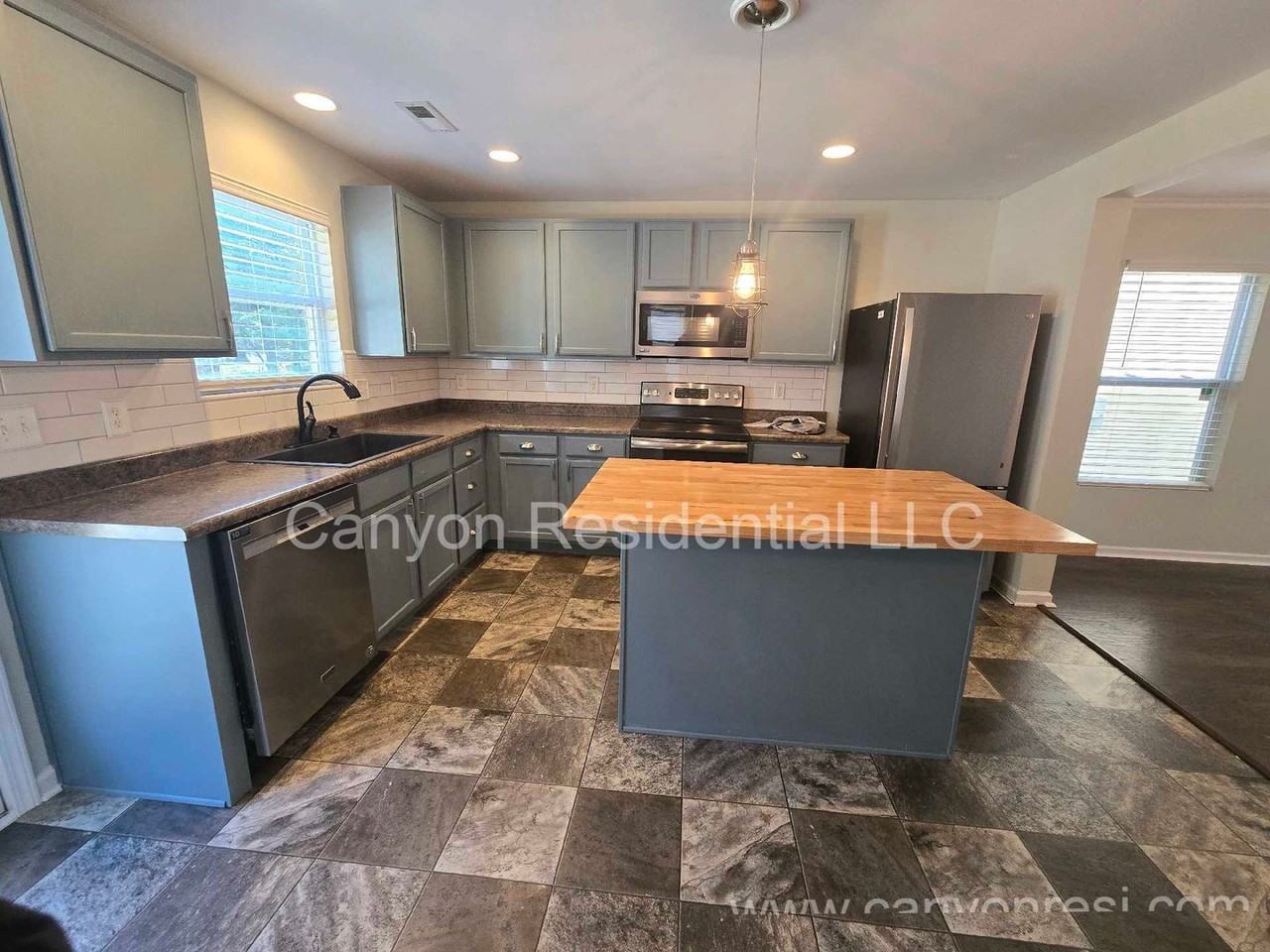 4239 Oak Pointe Dr - Photo 3 of 14