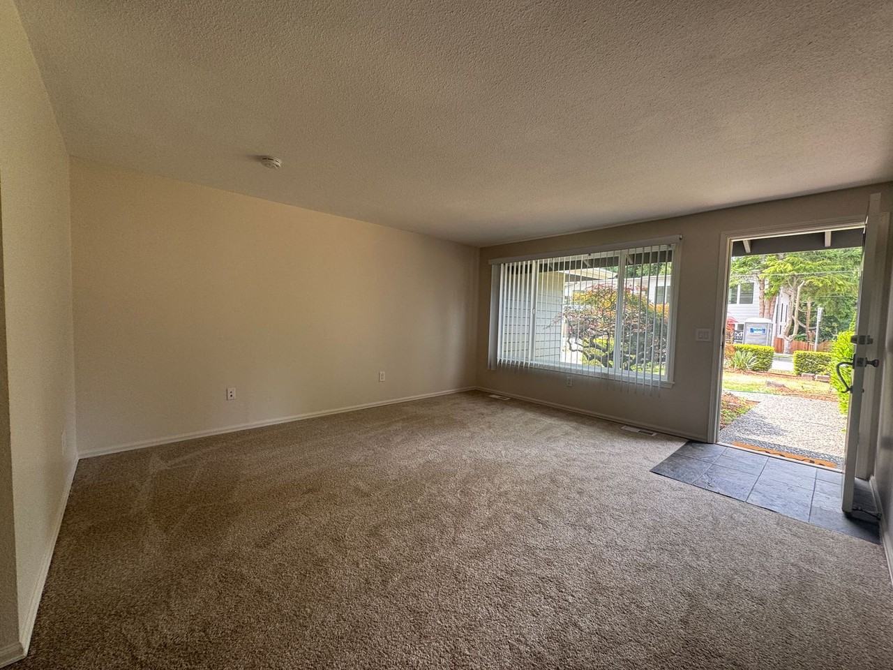 7854 131st Ave Ne - Photo 2 of 11