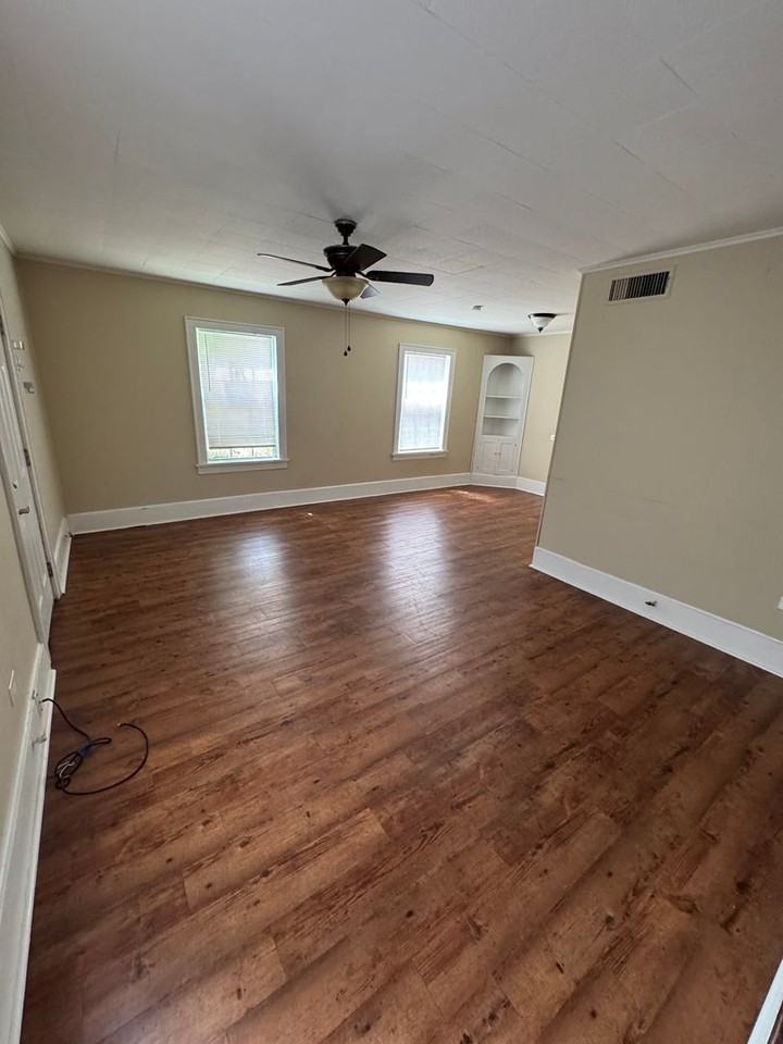 830 Wilkinson St - Photo 2 of 9