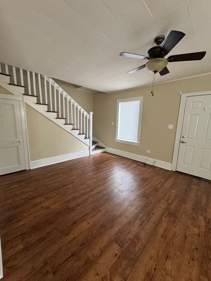 830 Wilkinson St - Photo 3 of 9